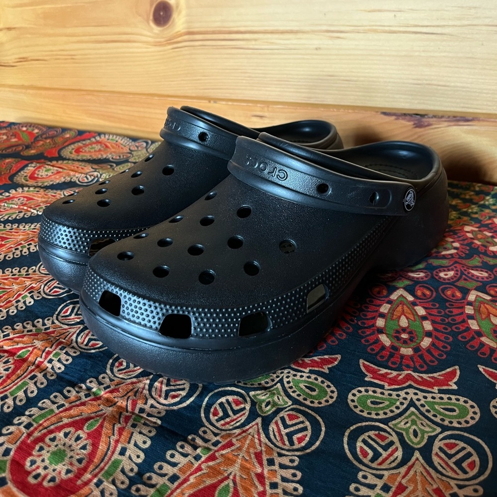 Classic Platform Crocs Clog - W10/M8